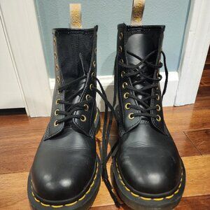 Dr. Marten Airwair 1460 combat boots lace-up black size 6M